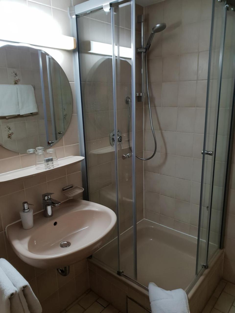Landgasthof Bock Hotel Gauting Zewnętrze zdjęcie